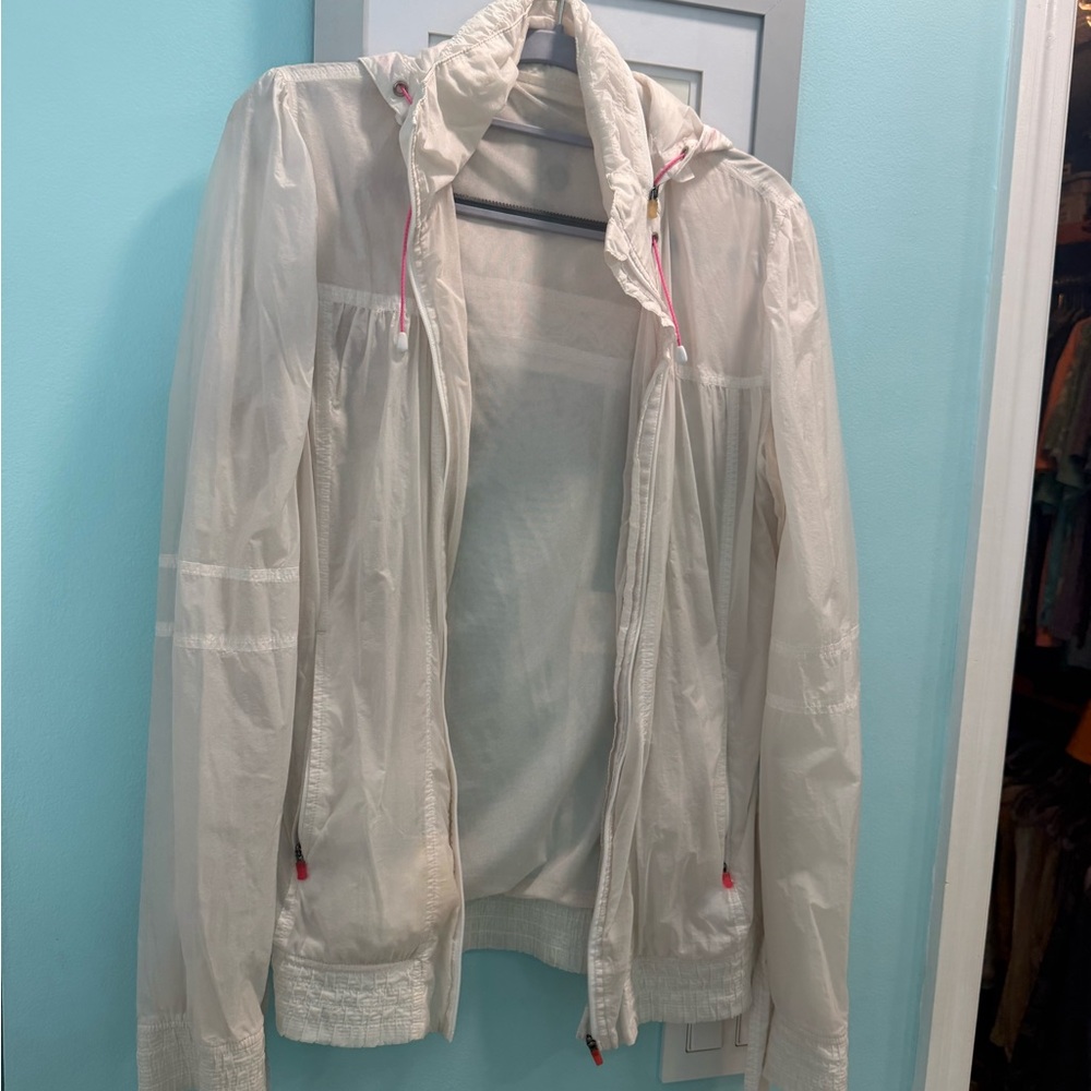 Lululemon classic white lined wind/rain jacket hood zippers sz 6/S ret $150